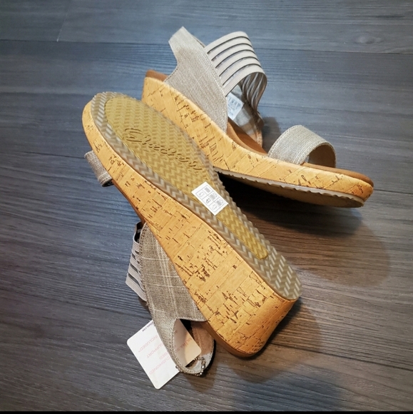 Skechers Smitten Kitten Taupe Wedge Sandals - Picture 5 of 5